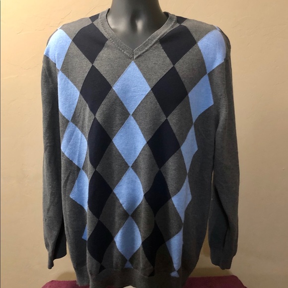 Claiborne Men’s v-neck sweater